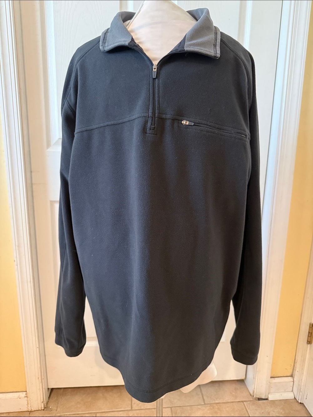 L.L. Bean Men's Black Fleece with Charcoal Gray CollaQuarter-Zip Pullover